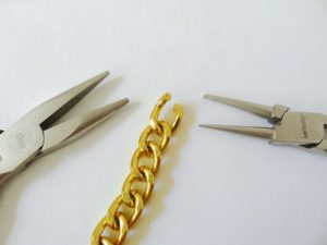 pieces of chain to make long chain riddle